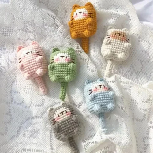 Handmade crochet cat keychains finished knitting animal dolly keyring cartoon cute small cat charms yarn for hook backpack gifts 1
