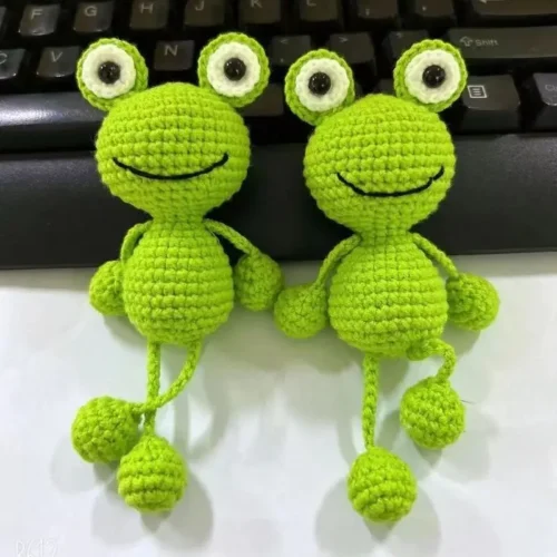Handmade knitting diy frog pendant cartoon doll keychain crochet crafts finished amigurumi knitting needles student gifts 1